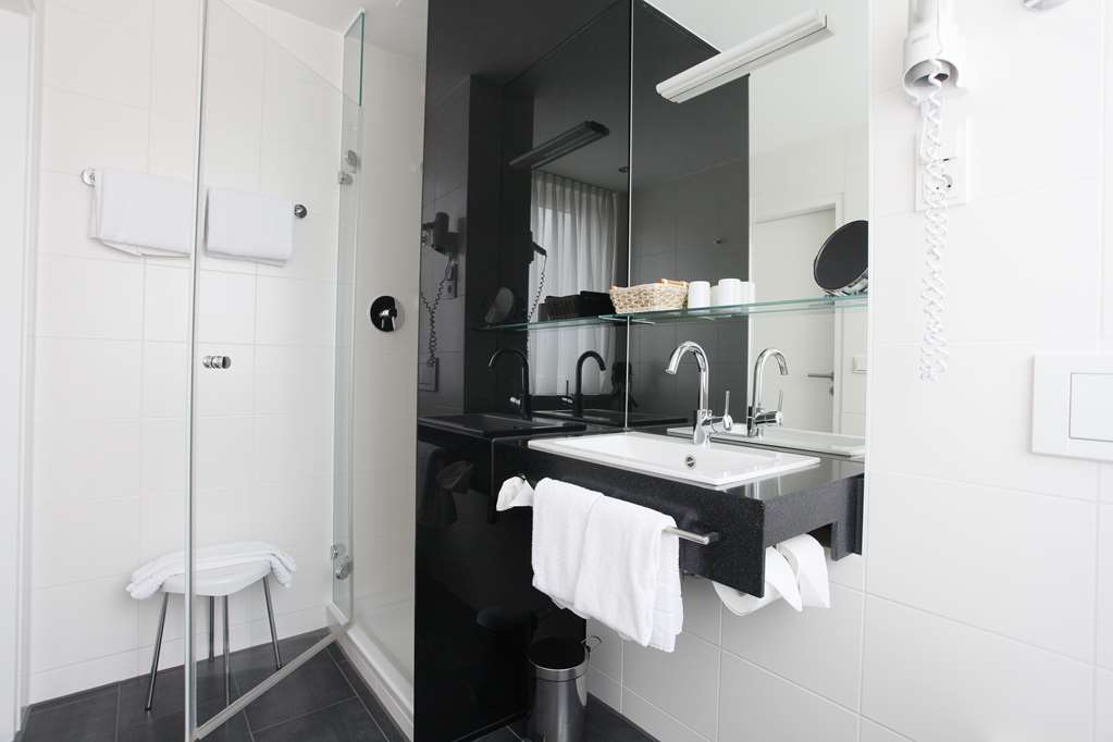 Hotel Schempp-guestroom-Guest Room,Bathroom,On-Site.jpg