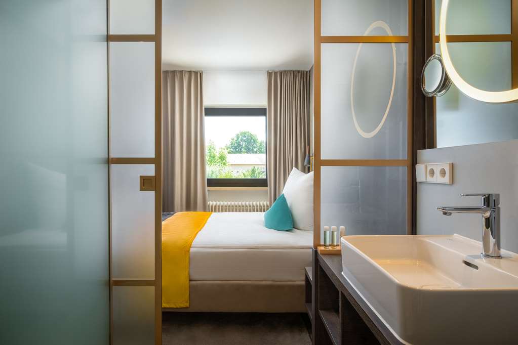 Hetzel Hotel Stuttgart-guestroom-Guest Room,Bathroom,On-Site.jpg