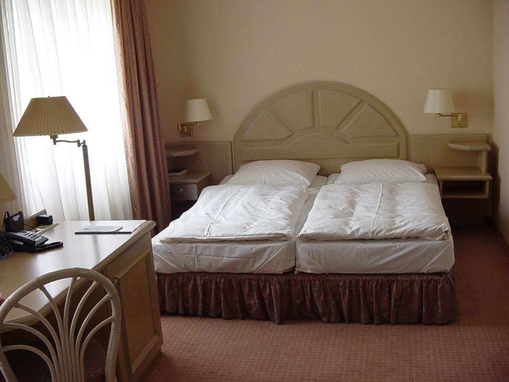 ABAKUS HOTEL-guestroom-Guest Room,On-Site.jpg