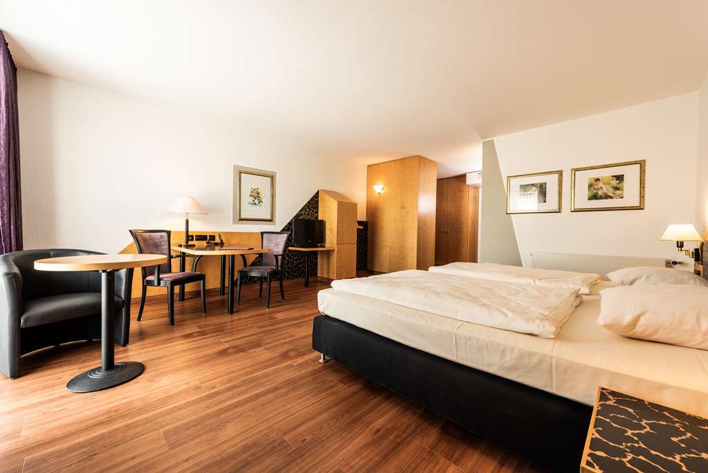 ARVENA KONGRESS Hotel-guestroom-Guest Room,On-Site.jpg