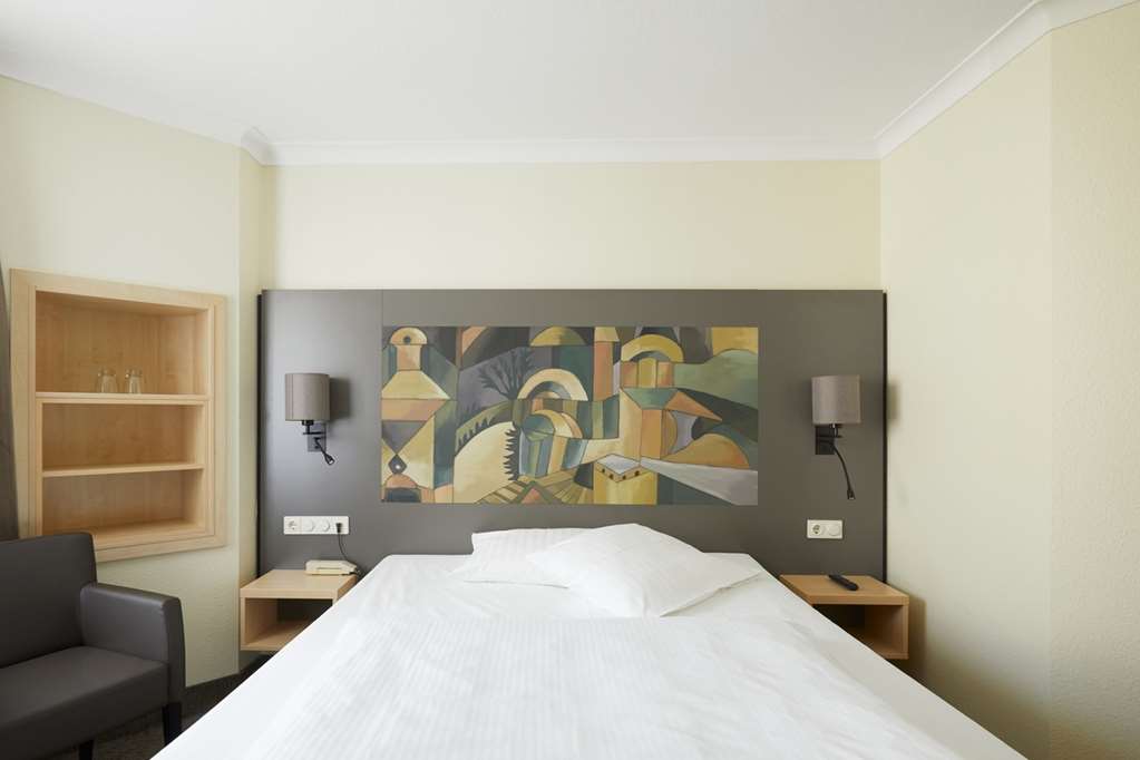 Hotel Kaiserin Augusta-guestroom-Guest Room,On-Site.jpg