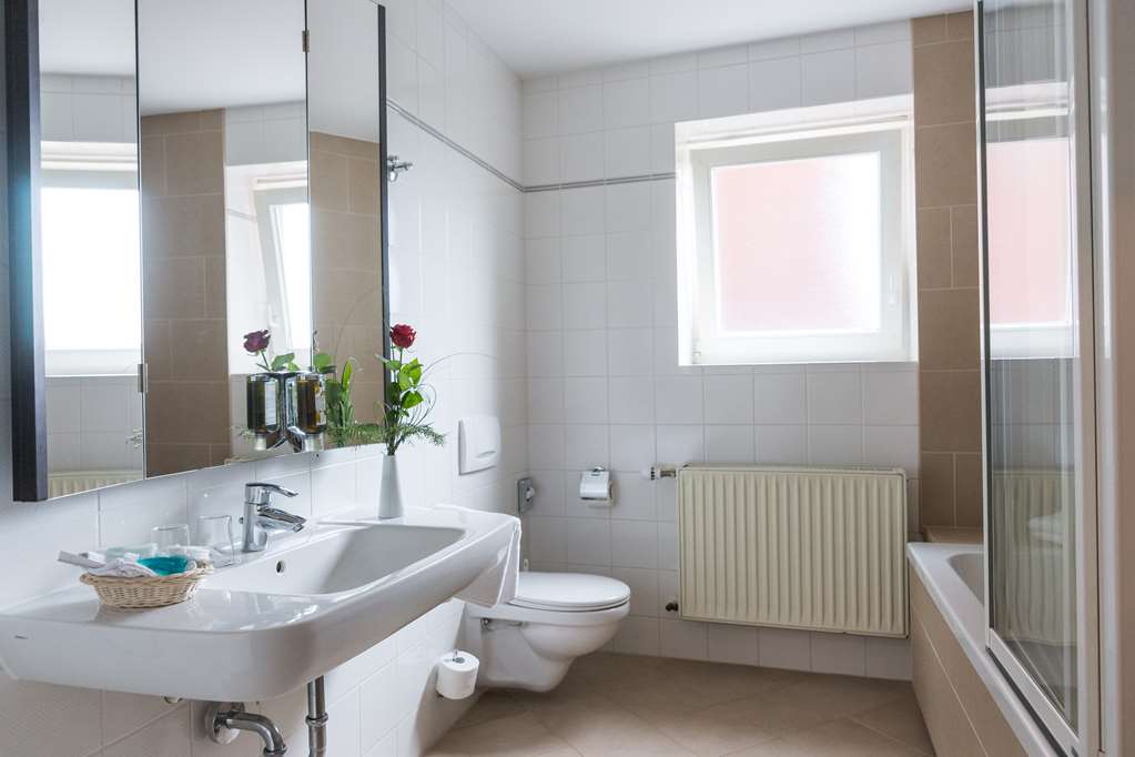 Upstalsboom Parkhotel-guestroom-Guest Room,Bathroom,Sink,Indoor/Interior,On-Site.jpg