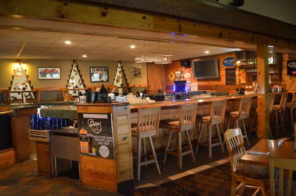 Restaurant - SureStay Plus Hotel by Best Western Black River Falls