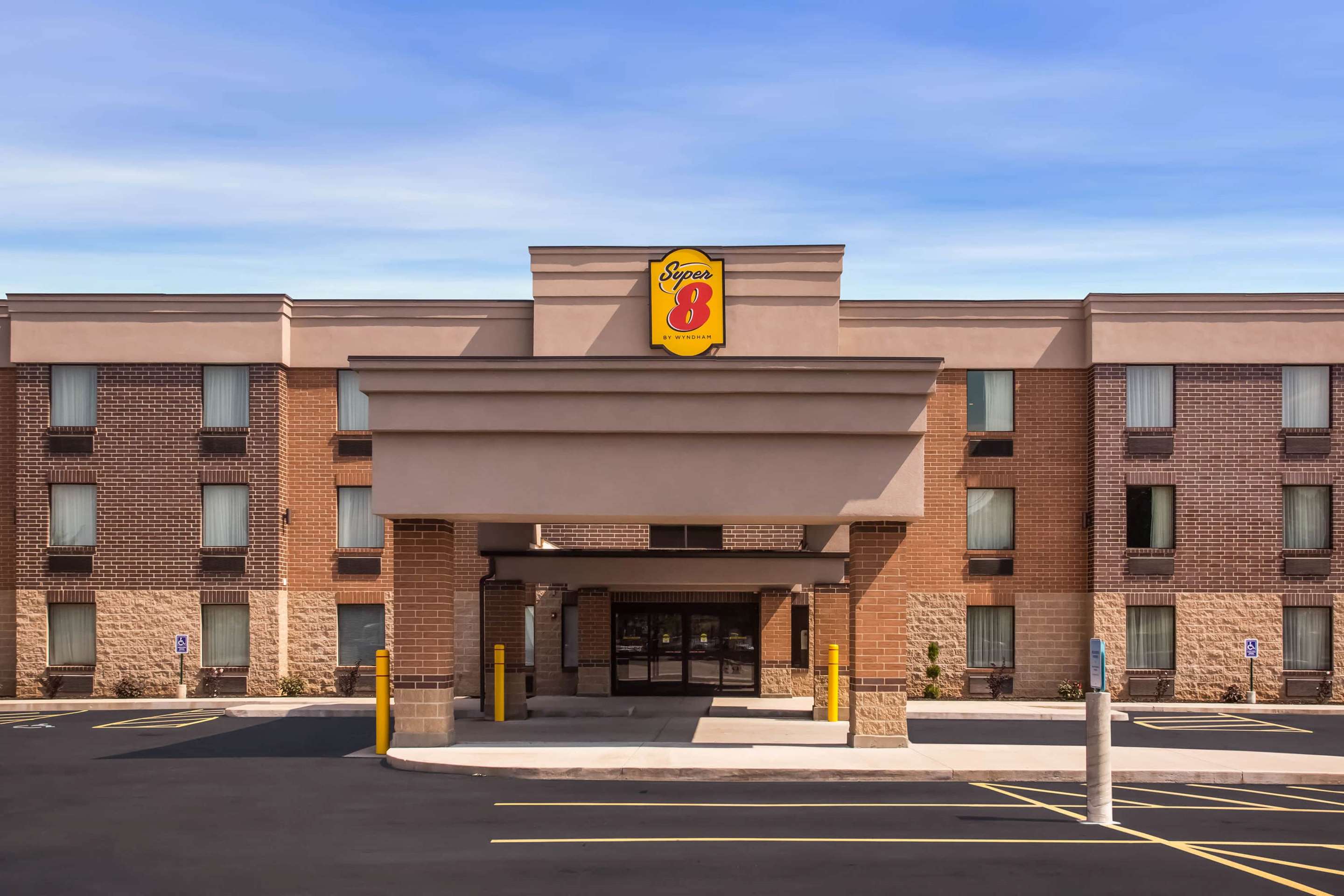 Exterior | Super 8 by Wyndham St. Louis North