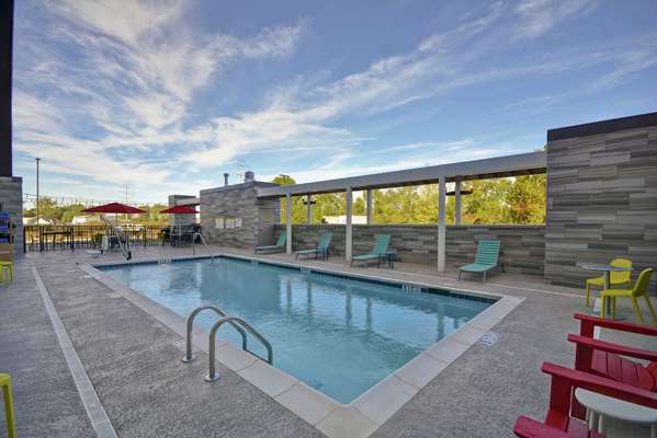 Pool - Home2 Suites by Hilton Clarksville