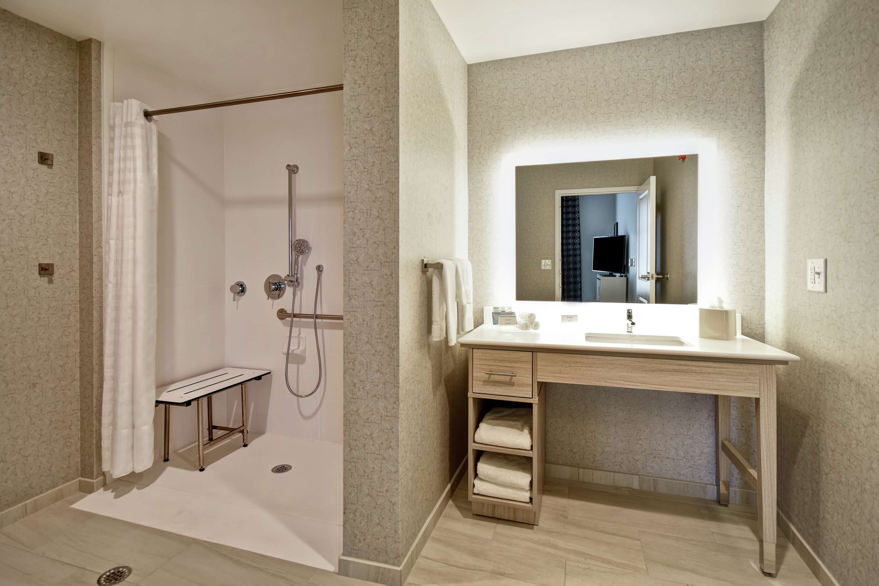 Guest room bath