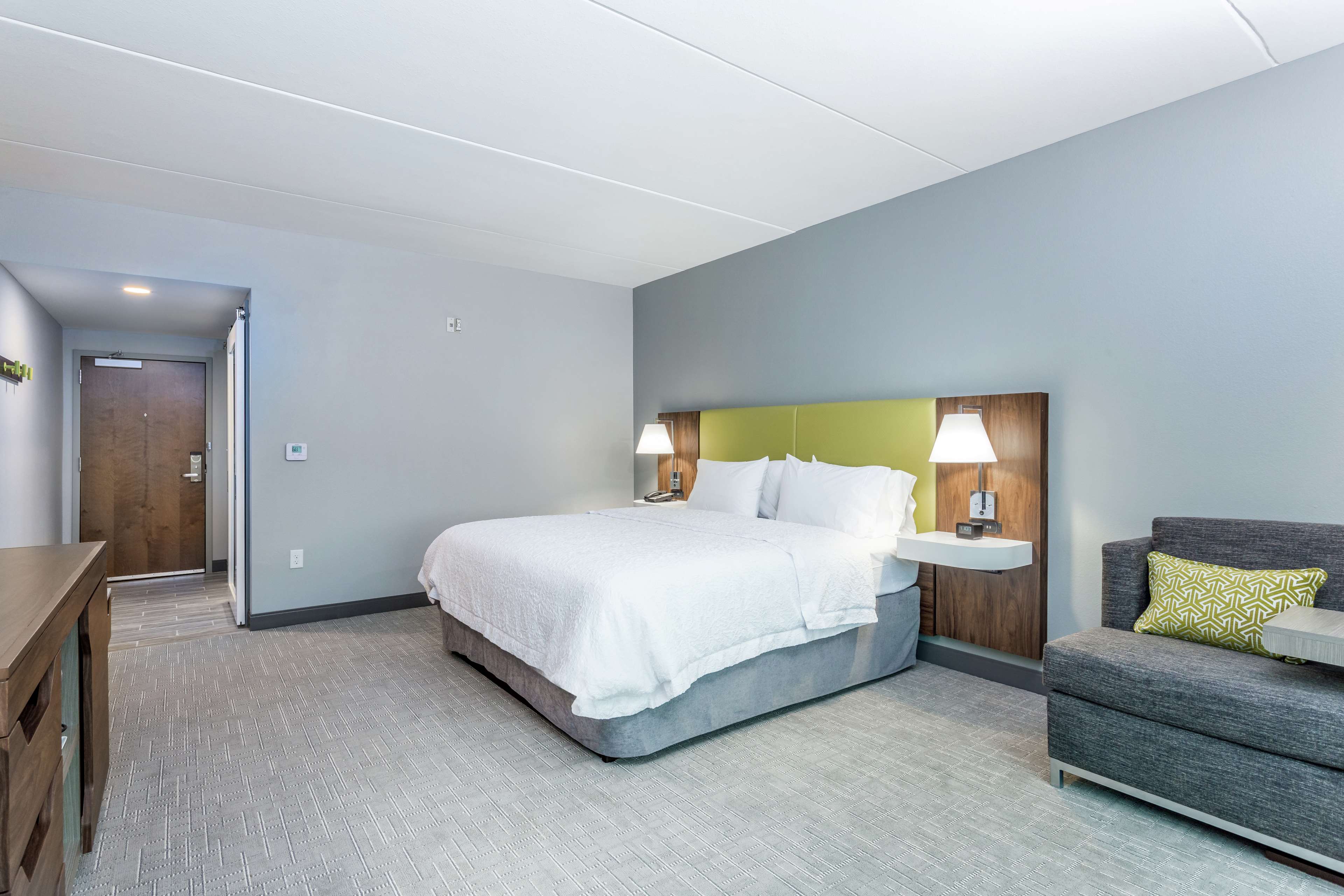 Hampton Inn & Suites Saraland Mobile AL Room Type - 1 KING ROOM NS
