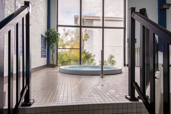 Pool - Quality Inn & Conference Centre Orillia