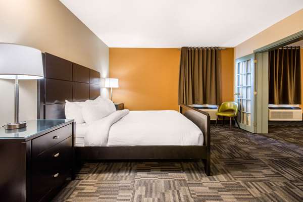 Suite - Quality Inn & Conference Centre Orillia