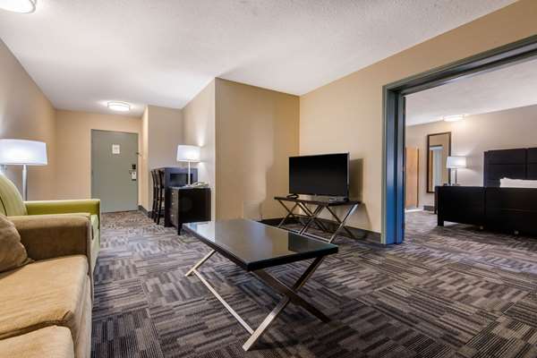 Suite - Quality Inn & Conference Centre Orillia