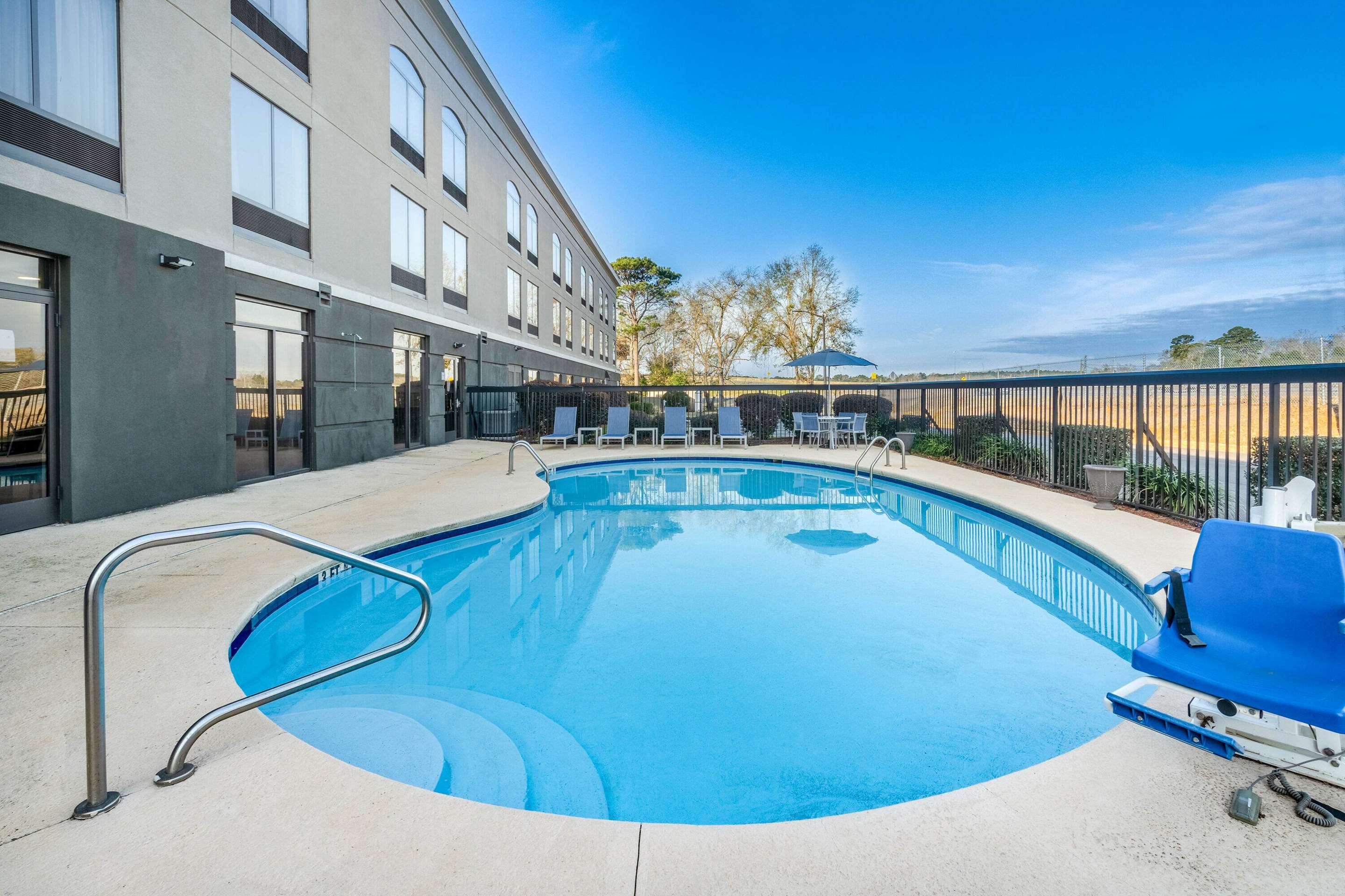 Pool | La Quinta Inn & Suites by Wyndham-Albany GA