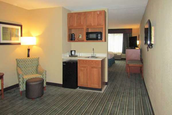 Suite - Econo Lodge Inn & Suites Cedartown