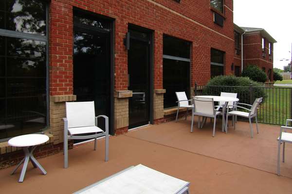 Pool - Econo Lodge Inn & Suites Cedartown