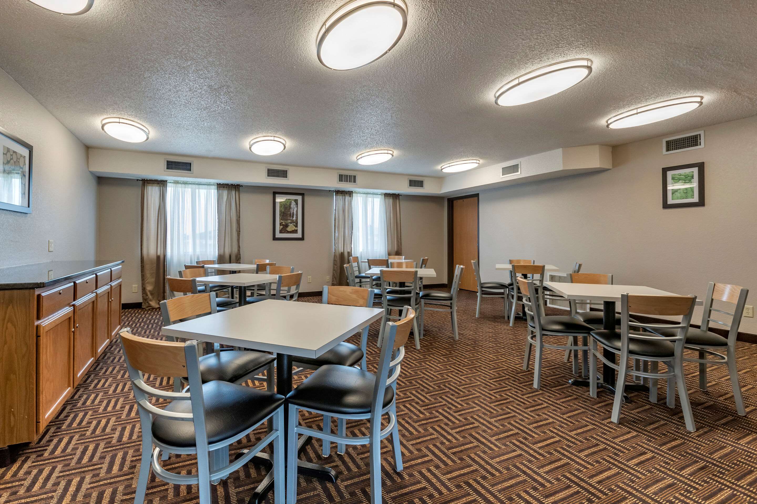 Enjoy breakfast in this seating area | Quality Inn-Creston