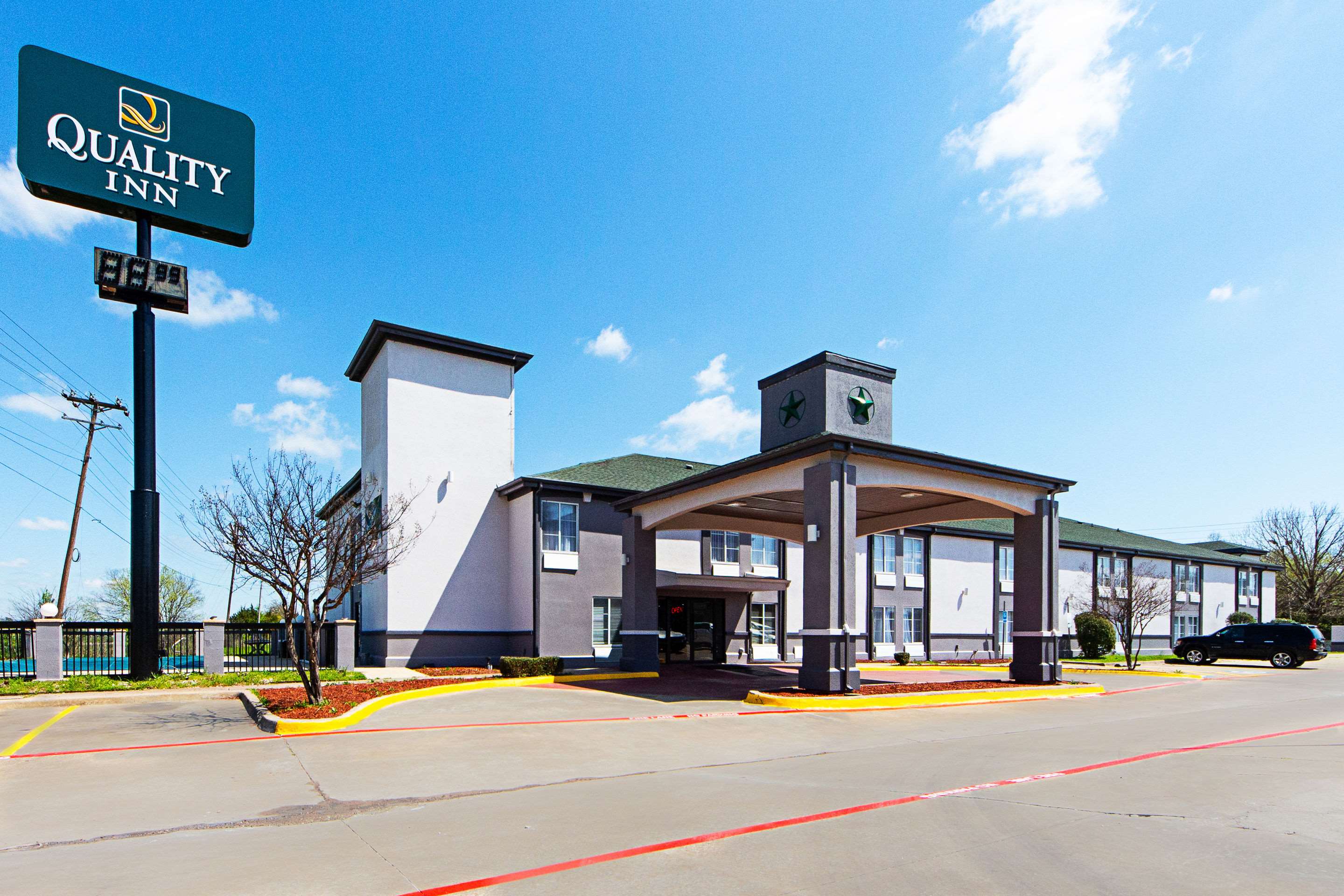 Hotel exterior | Quality Inn Greenville I-30