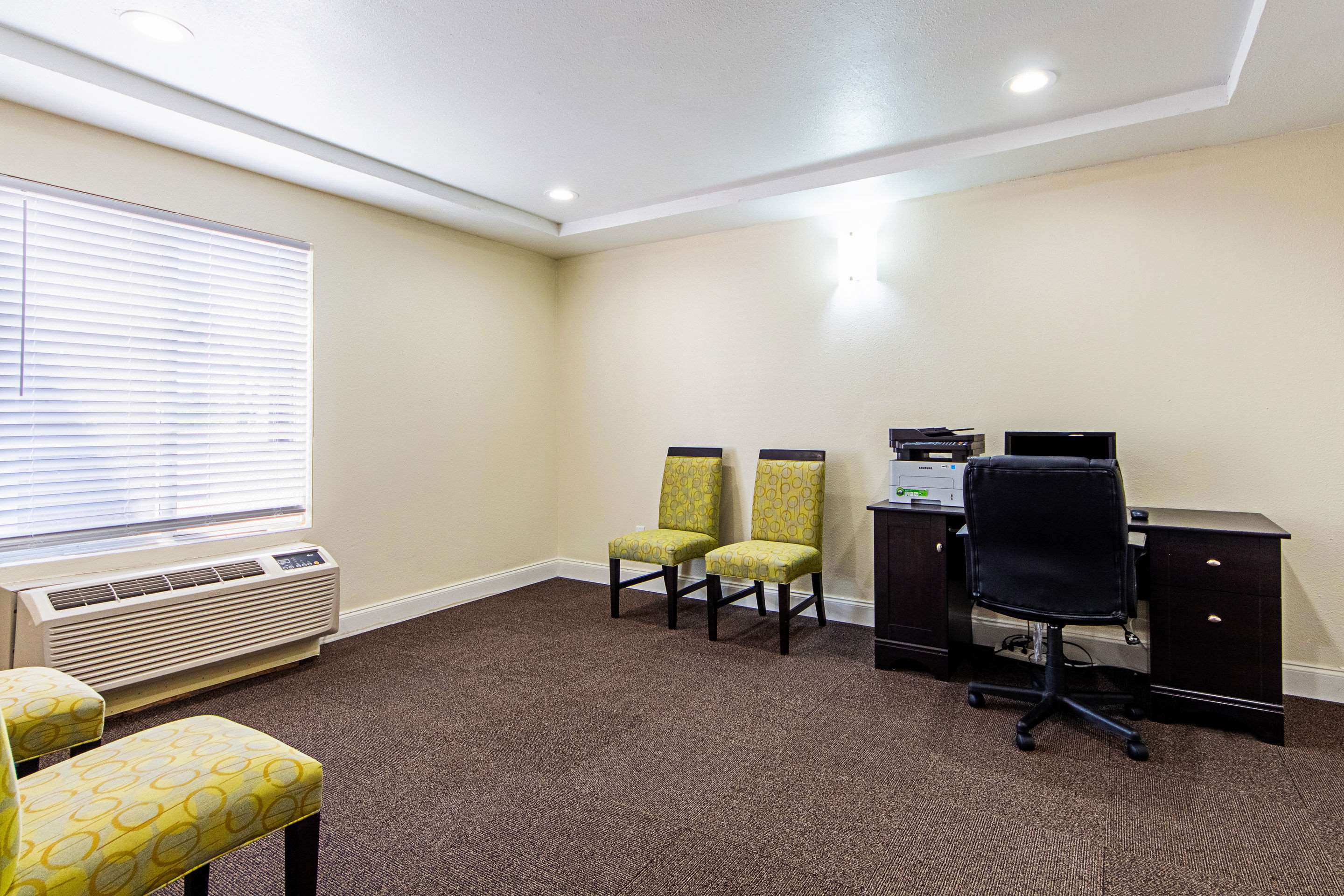 Business center | Quality Inn Greenville I-30