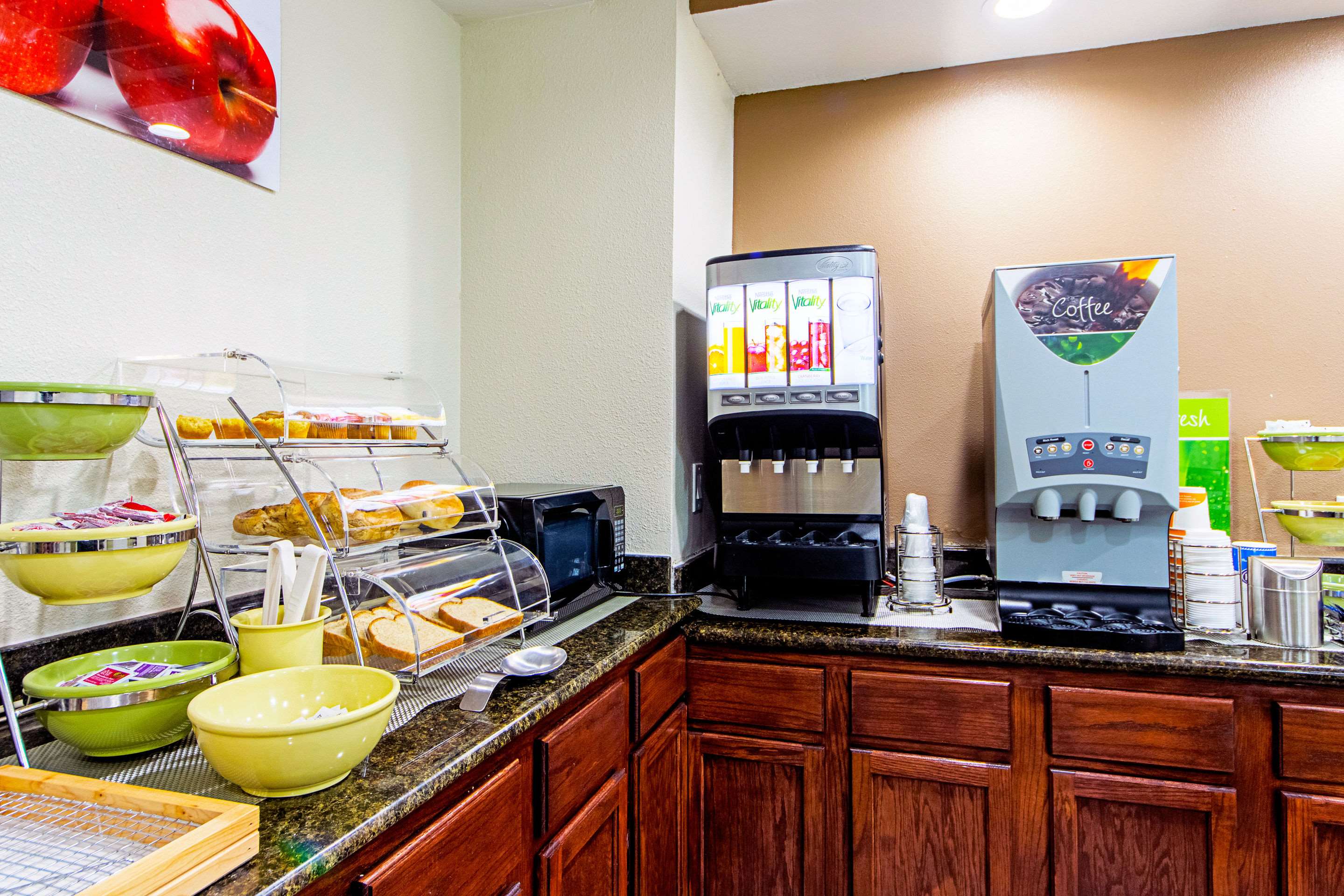 Breakfast area | Quality Inn Greenville I-30