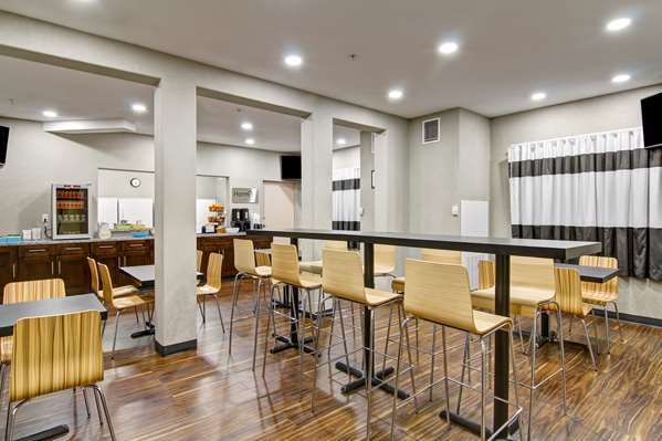 Restaurant - Home Inn Express Medicine Hat