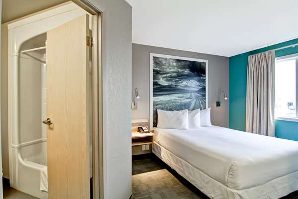  - Home Inn Express Medicine Hat