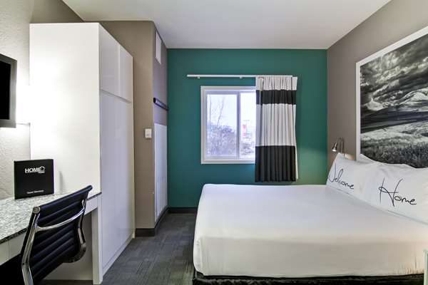  - Home Inn Express Medicine Hat