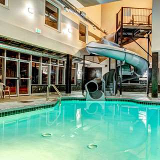 Pool - Home Inn & Suites Yorktown