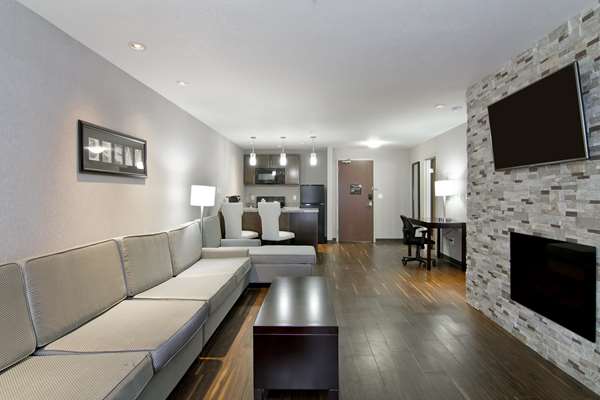  - Home Inn & Suites Airport Regina