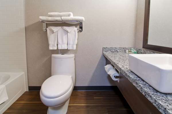  - Home Inn & Suites Airport Regina