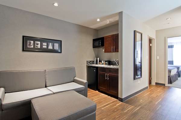  - Home Inn & Suites Airport Regina