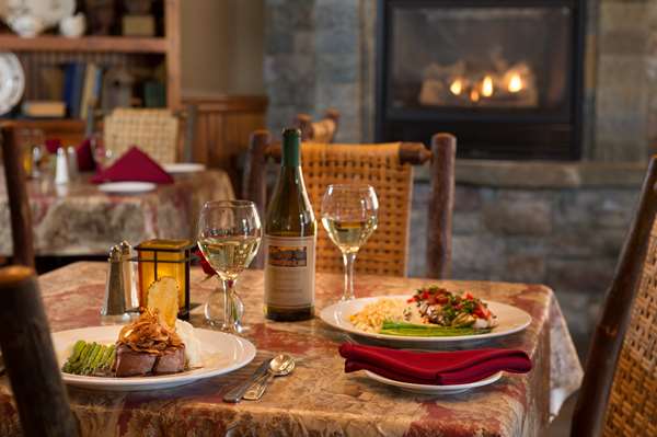 Restaurant - Cambria Pines Lodge