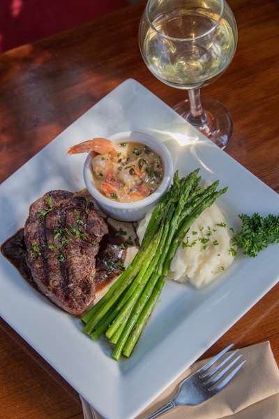 Restaurant - Cambria Pines Lodge