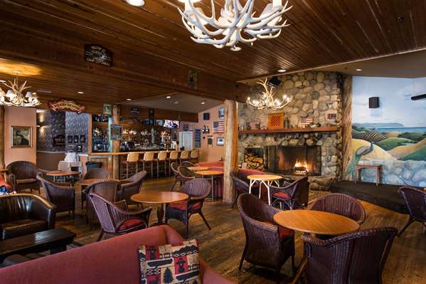 Bar - Cambria Pines Lodge