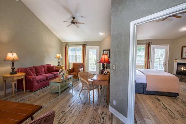 Suite - Cambria Pines Lodge