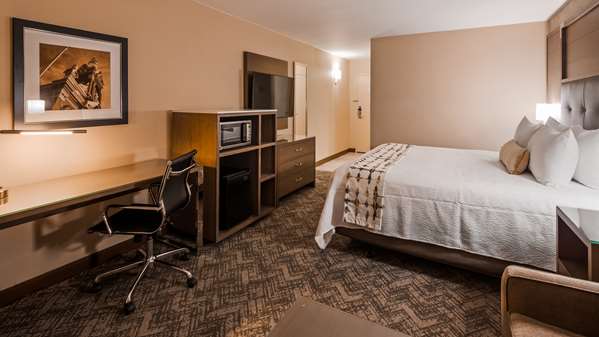  - Best Western Plus Kansas City Sports Complex Hotel - I-70, Exits 8A & 9