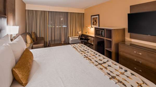  - Best Western Plus Kansas City Sports Complex Hotel - I-70, Exits 8A & 9