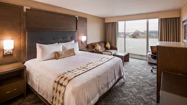  - Best Western Plus Kansas City Sports Complex Hotel - I-70, Exits 8A & 9