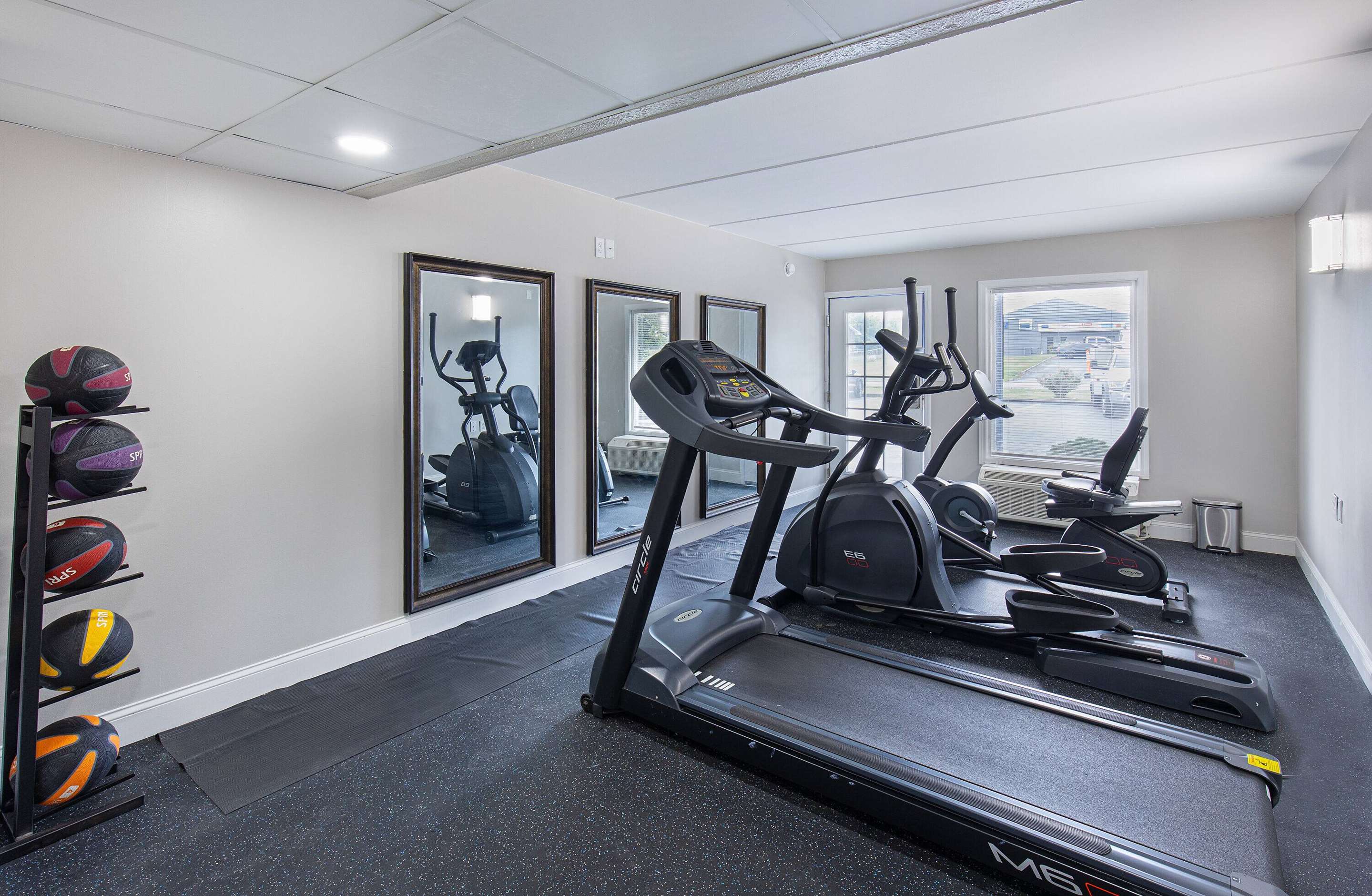 Health club fitness center gym | Days Inn by Wyndham Knoxville North