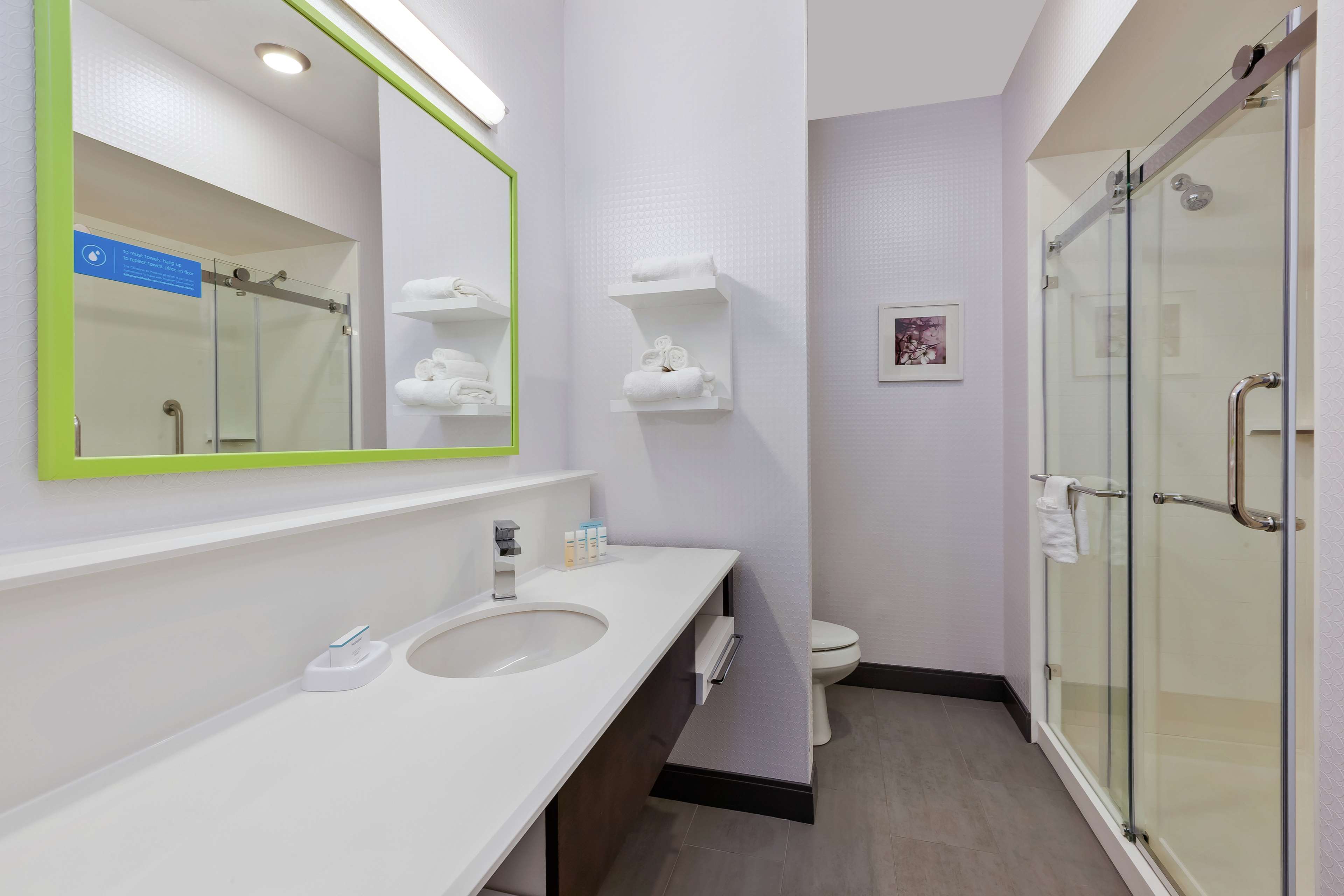 Hampton Inn by Hilton Sedalia Room Type - 1 KING FRIDGE NS