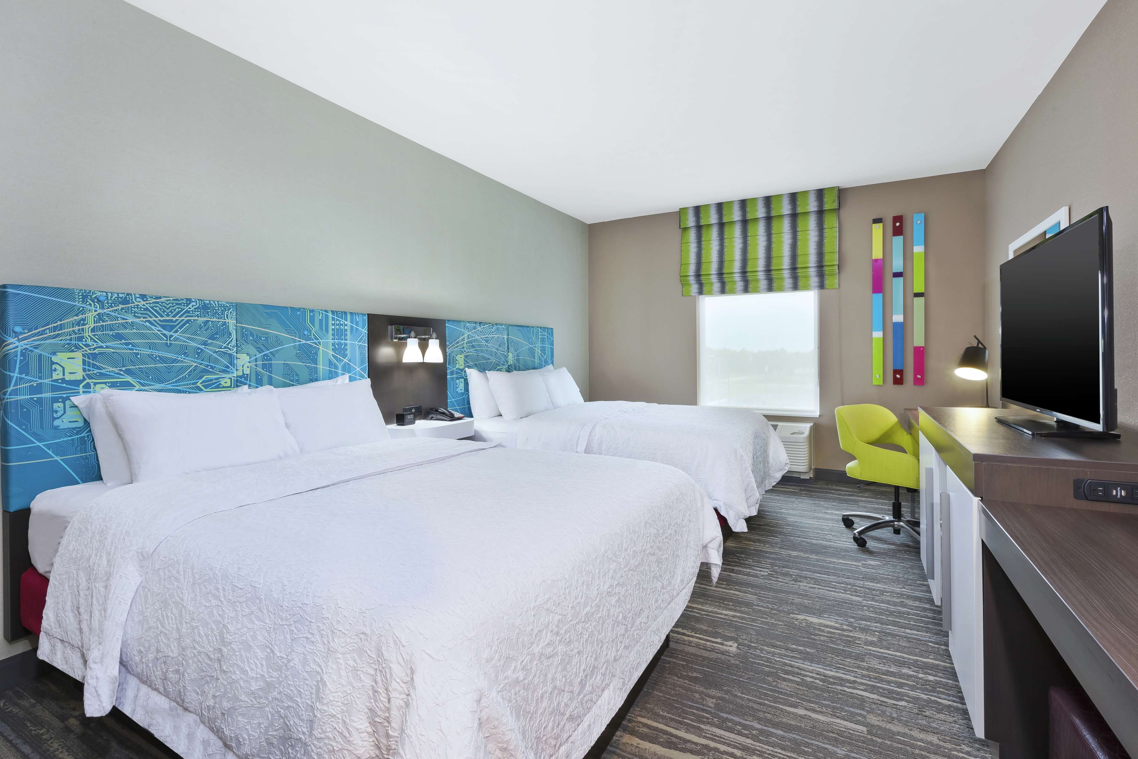 Hampton Inn by Hilton Sedalia Room Type - 2 QNS  FRIDGE NS