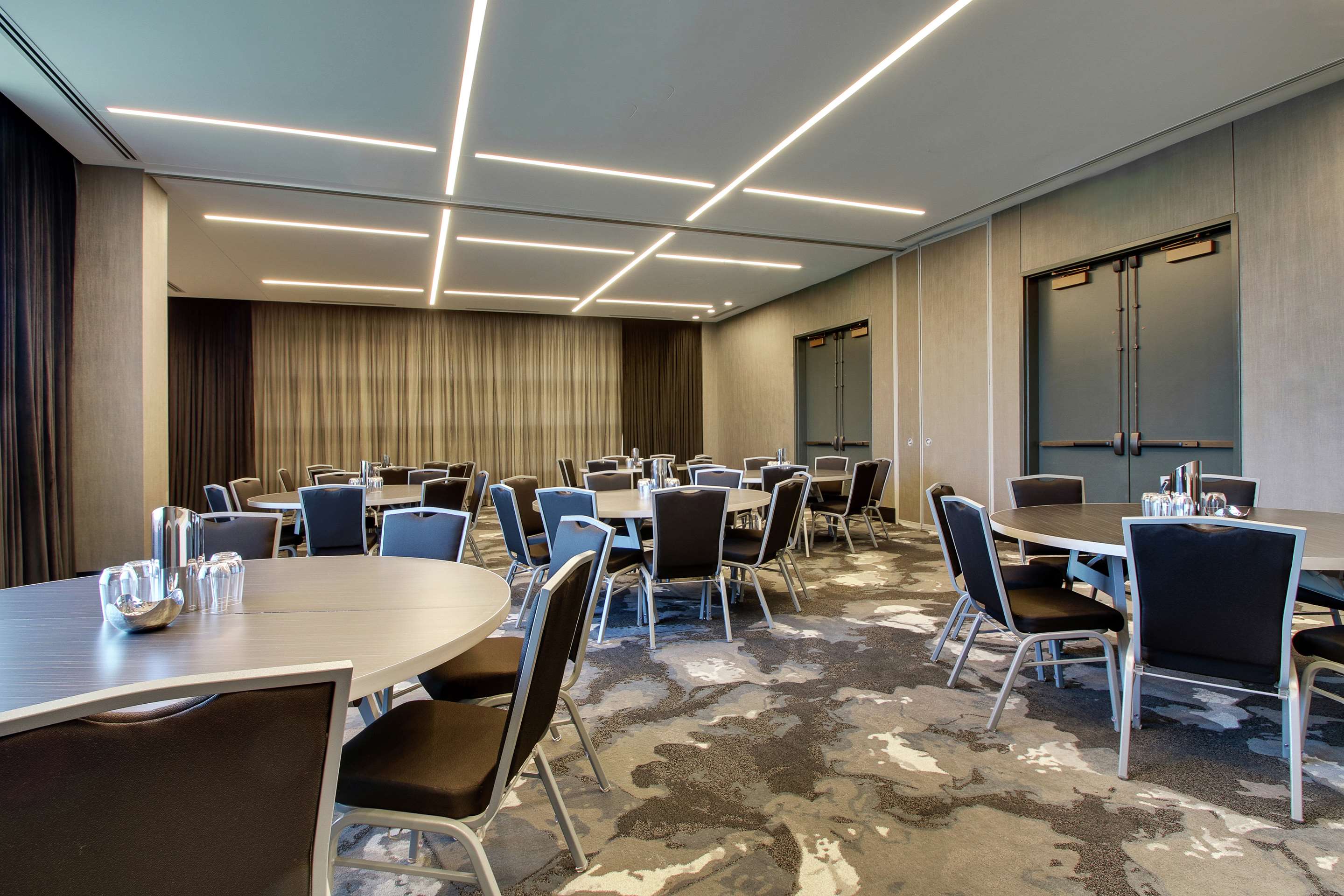 Restaurant | The Rose Chicago, Tapestry Collection by Hilton