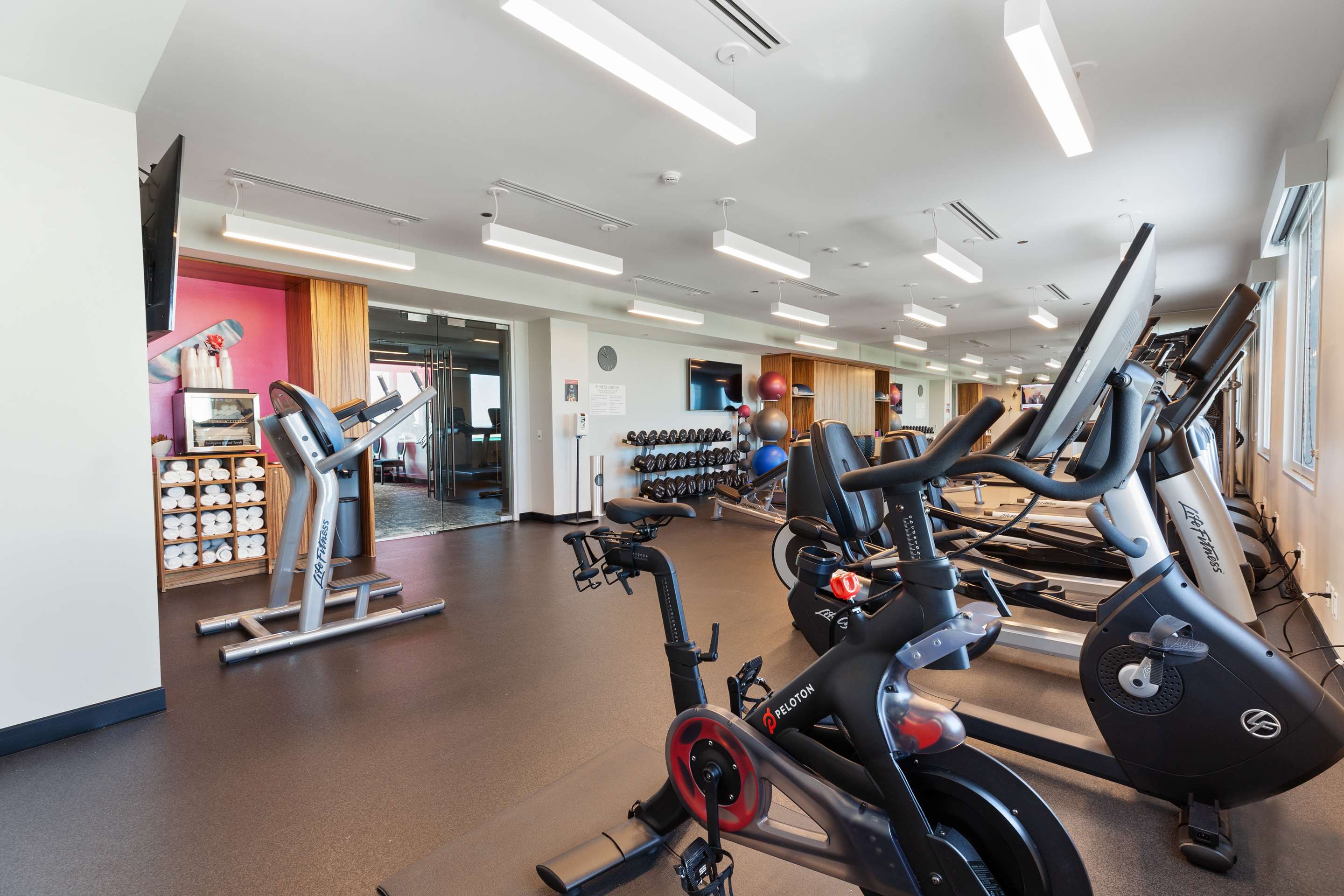 Health club fitness center gym | The Rose Chicago, Tapestry Collection by Hilton