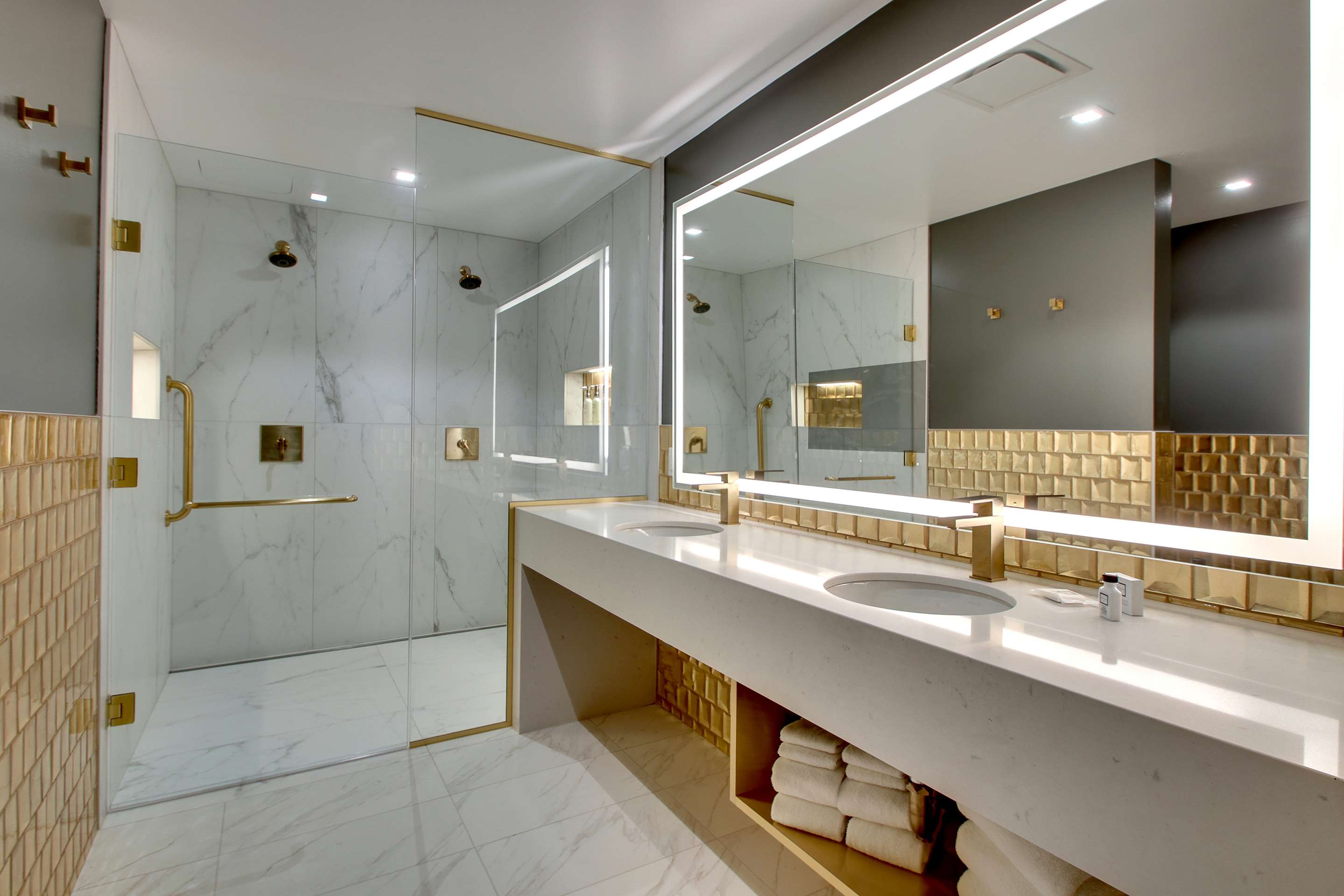 Guest room bath