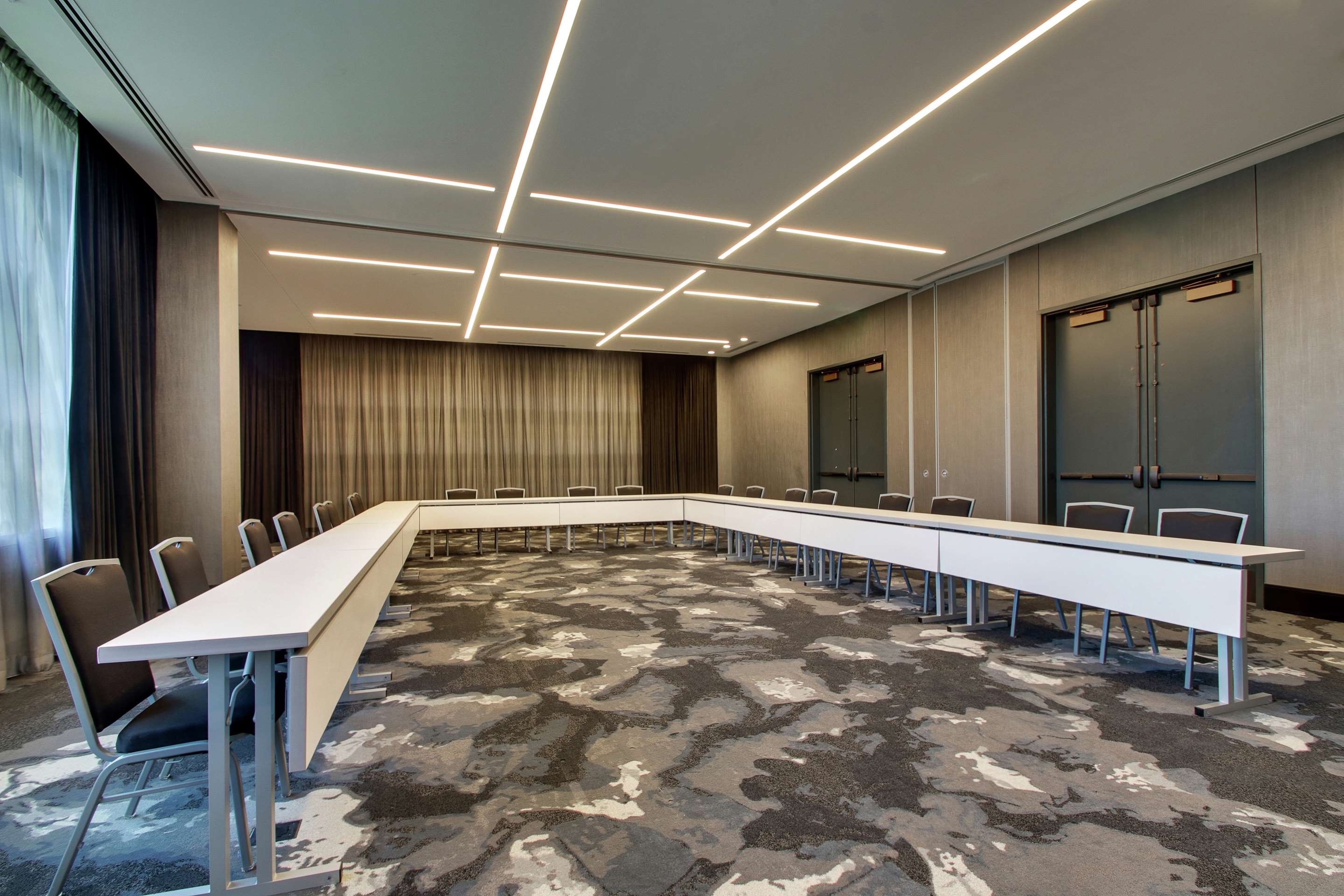 Meeting Room | The Rose Chicago, Tapestry Collection by Hilton