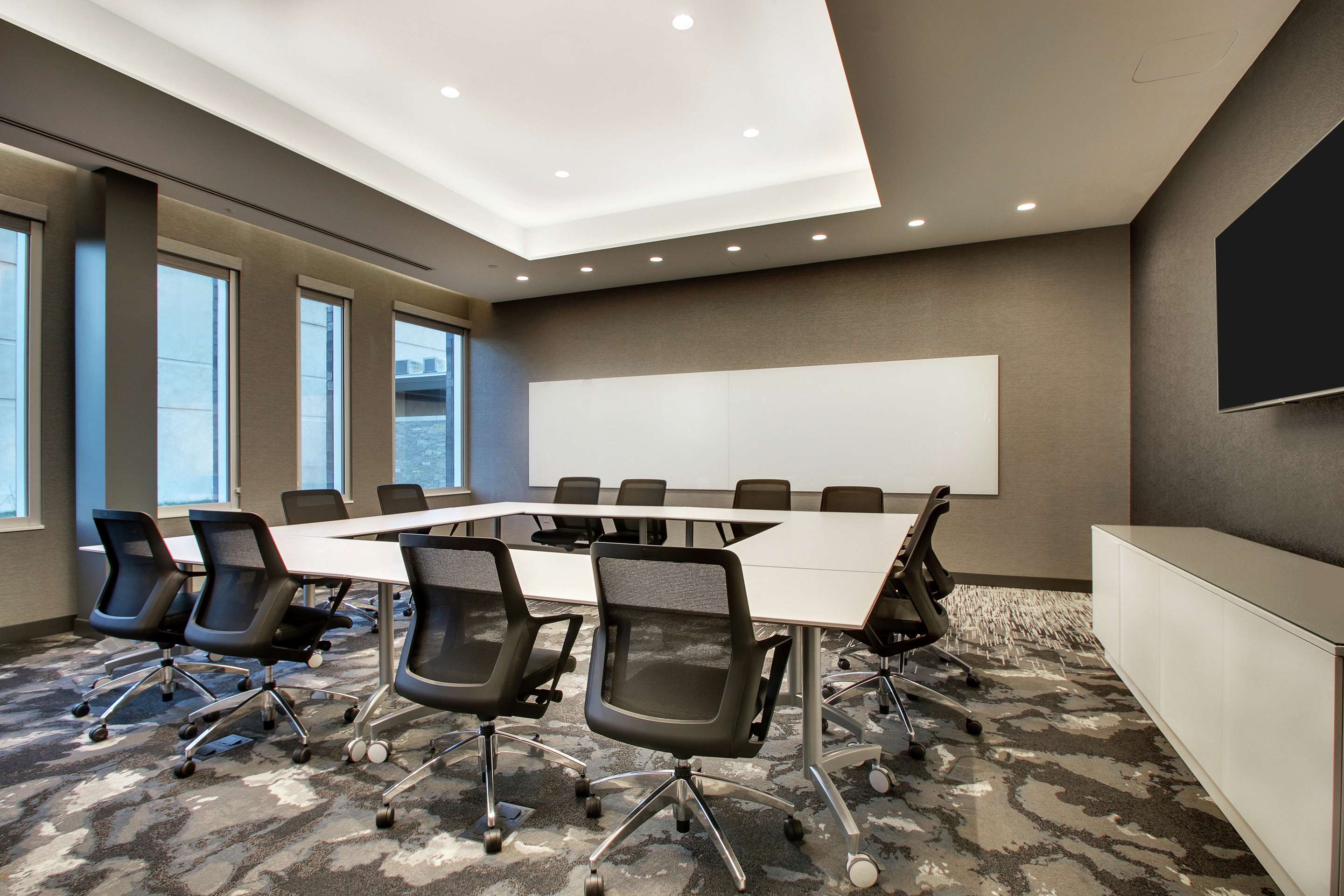 Meeting Room | The Rose Chicago, Tapestry Collection by Hilton