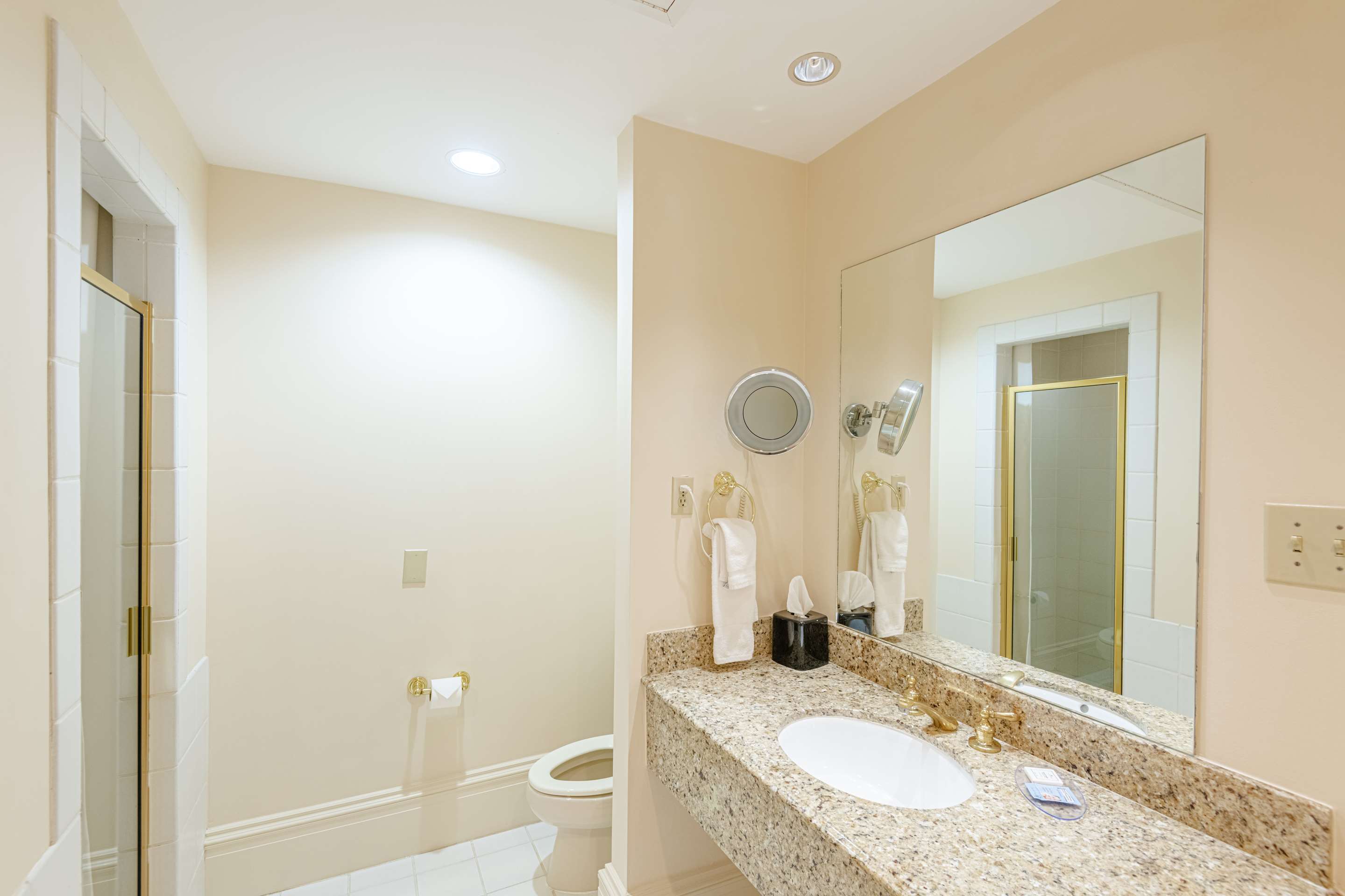 Guest room bath