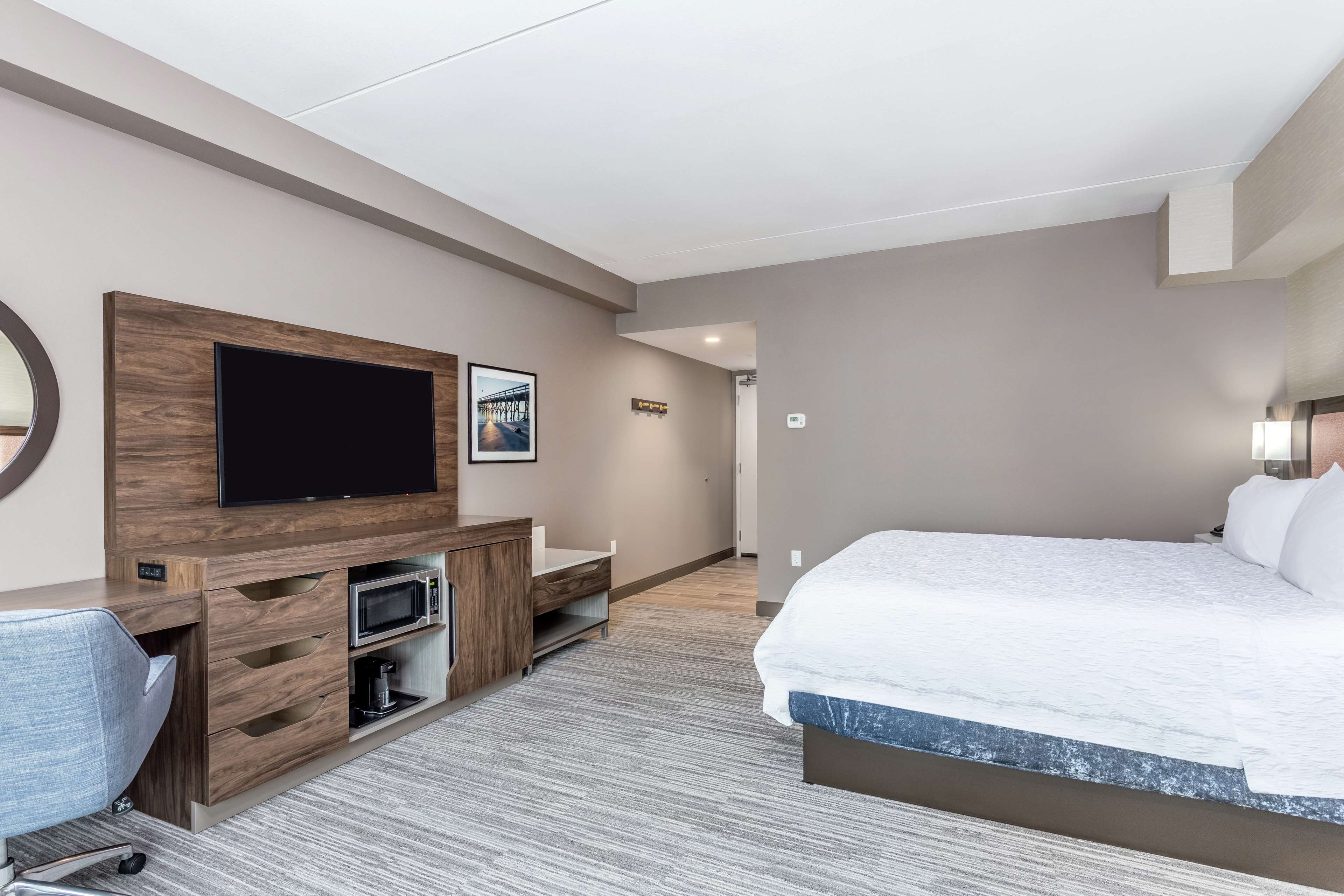 Hampton Inn & Suites by Hilton Kittery Room Type - KING W  FRIDGE MICROWAVE