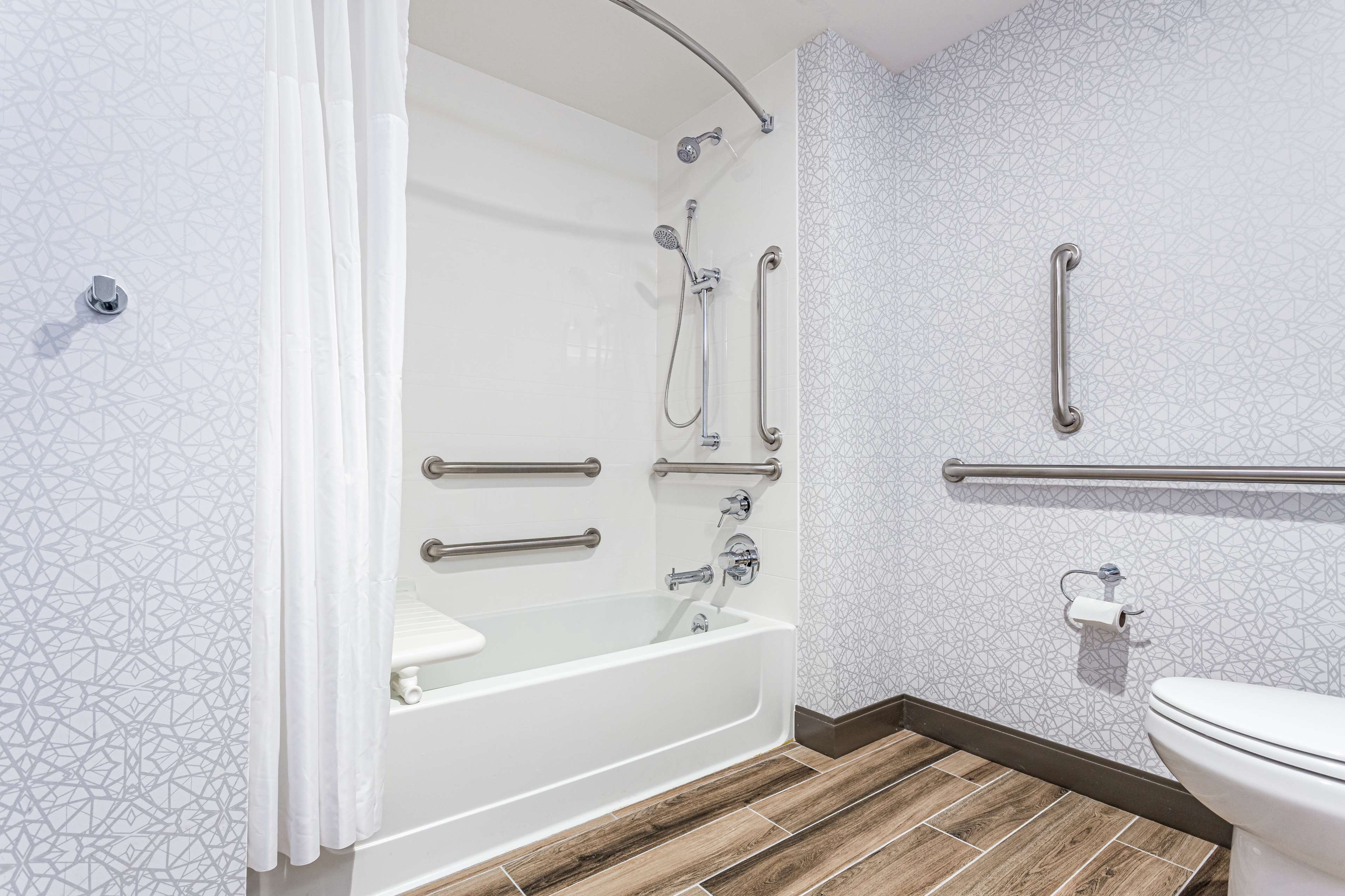 Hampton Inn & Suites by Hilton Kittery Room Type - 2QN MOB HEAR ACC W TUB NS