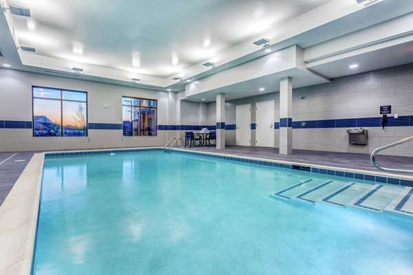 Pool - Hampton Inn & Suites Kittery