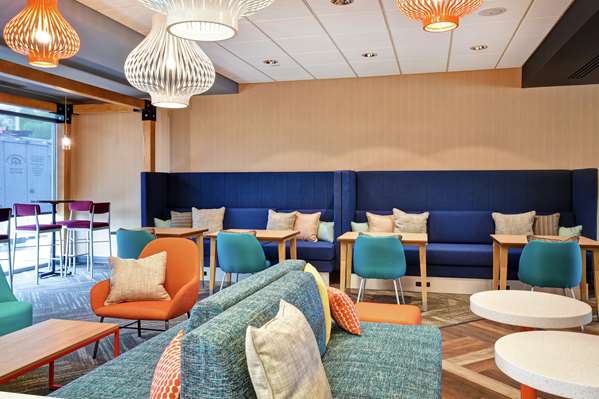  - Tru by Hilton Hotel Airport Louisville - I-65, Exit 131B