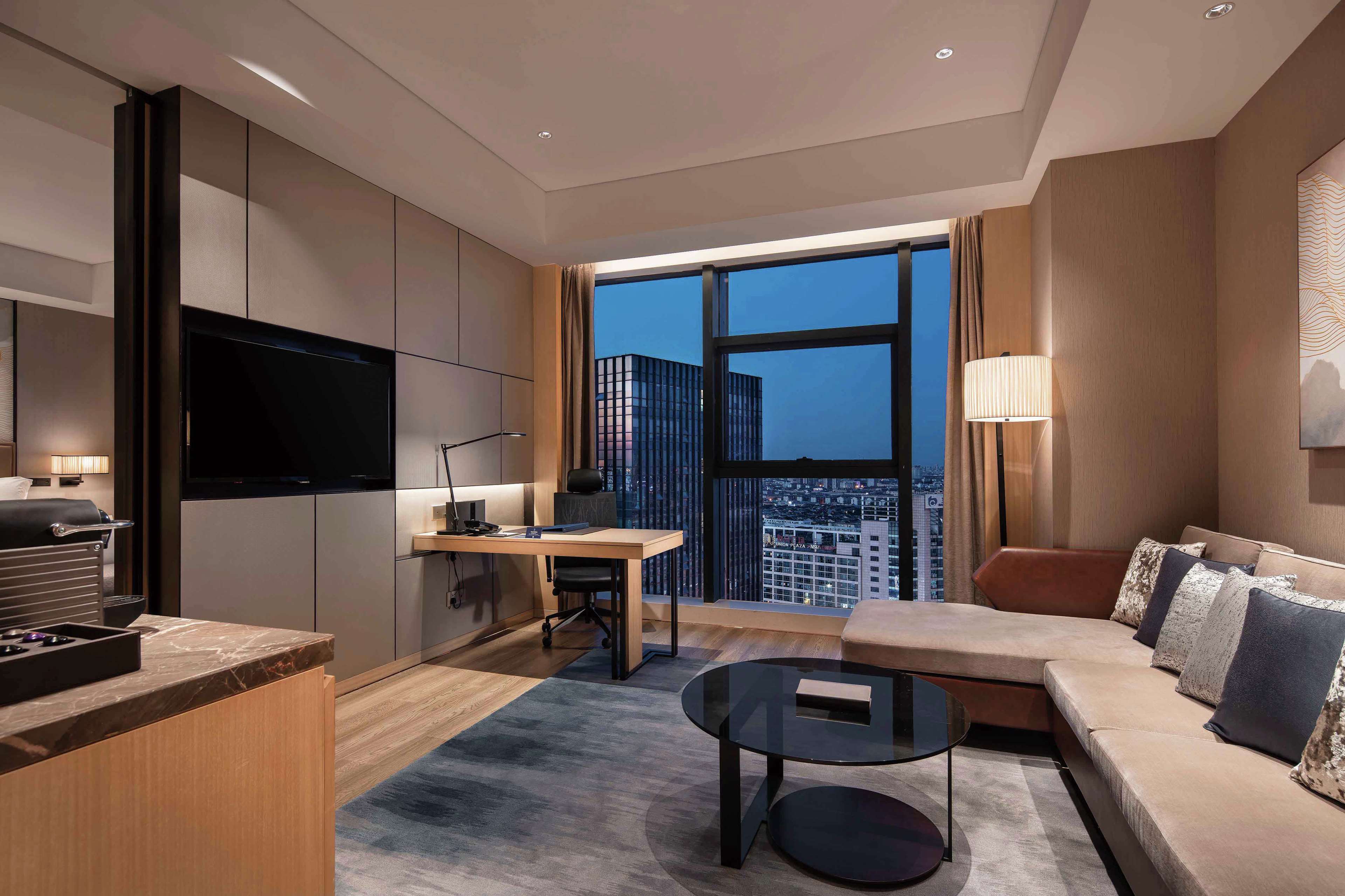 Doubletree by Hilton Yangzhou Room Type - KING ONE BEDROOM SUITE