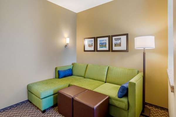  - Comfort Suites Burlington - I-5, Exit 229